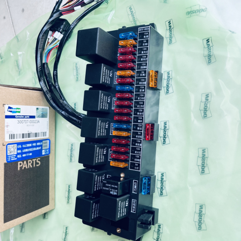 300707-00023A BOX,FUSE DOOSAN DEVELON