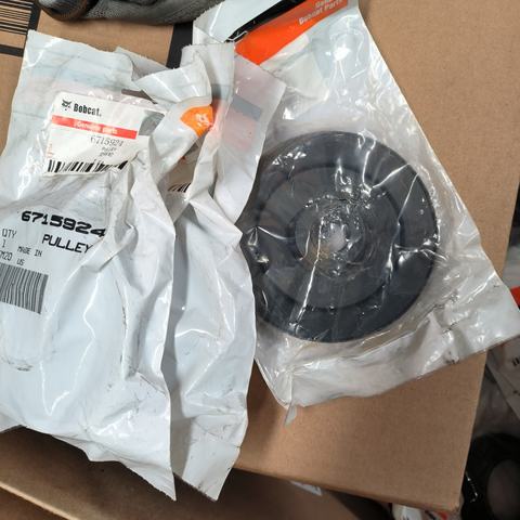 6715924 PULLEY BOBCAT DEVELON HYUNDAI