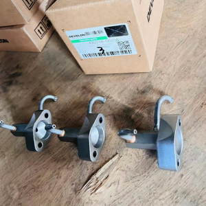 65.01601-5070    NOZZLE ASSY,OIL SPRAY     DOOSAN DEVELON HYUNDAI