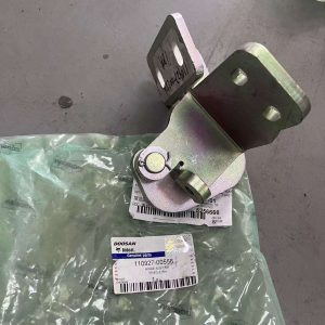 110927-00556 HINGE DOOSAN DEVELON