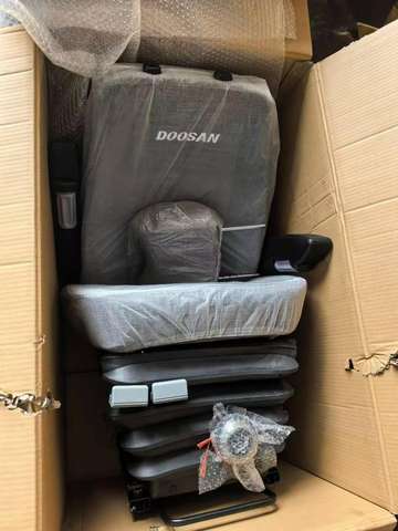 901-00029A 901-00045 220110-00033A SEAT,OPERATOR DOOSAN DEVELON