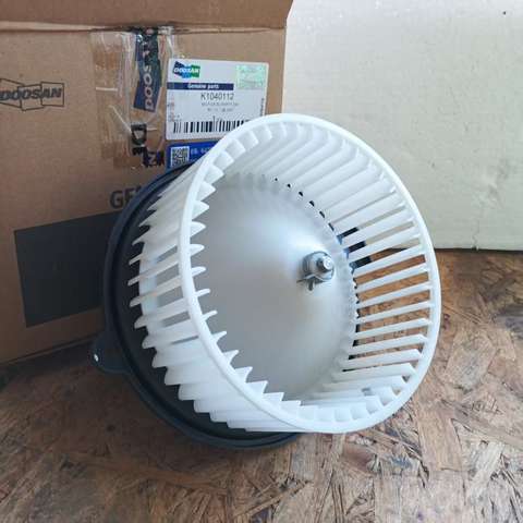 K1040112 MOTOR,BLOWER;24V DOOSAN DEVELON