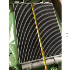 440204-00073    CONDENSER, A/C DX60    DOOSAN DEVELON HYUNDAI