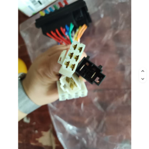 K1029323 BOX,FUSE  DOOSAN DEVELON