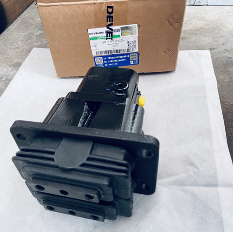420-00467 420-00467A 410119-00003A VALVE, PEDAL DX140 DOOSAN DEVELON