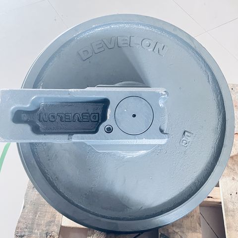 200102-00052 IDLER, TRACK DOOSAN DEVELON