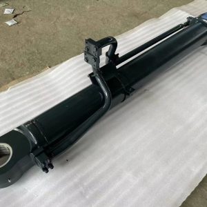 31QB-50113  BOOM CYLINDER ASSY R505 R520   HYUNDAI